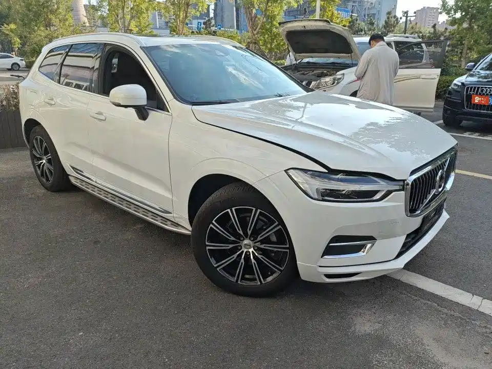 Volvo XC60 — фото 2