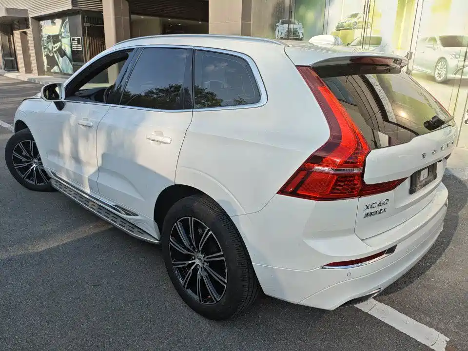 Volvo XC60 — фото 9