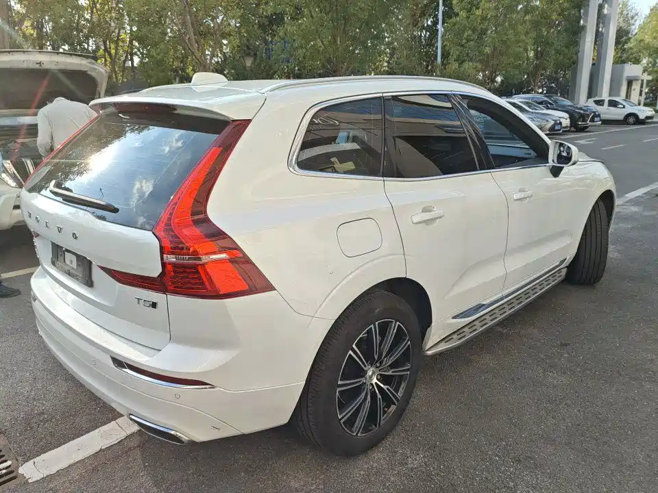 Volvo XC60 — фото 10