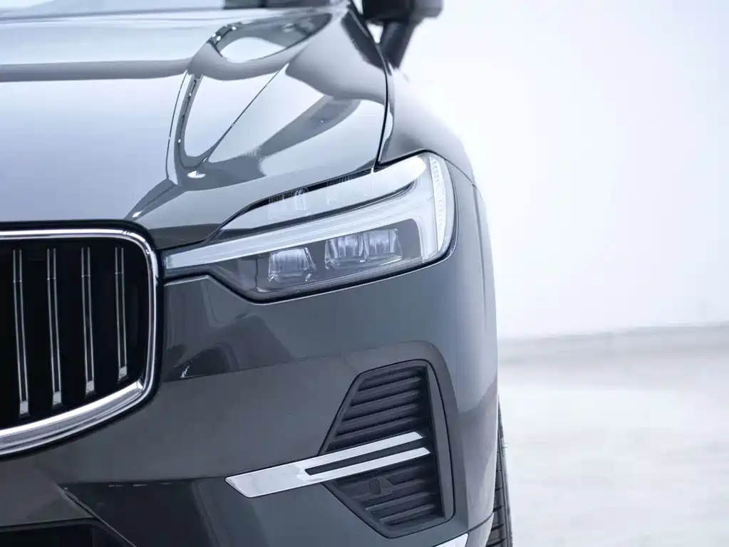 Volvo XC60 — фото 8