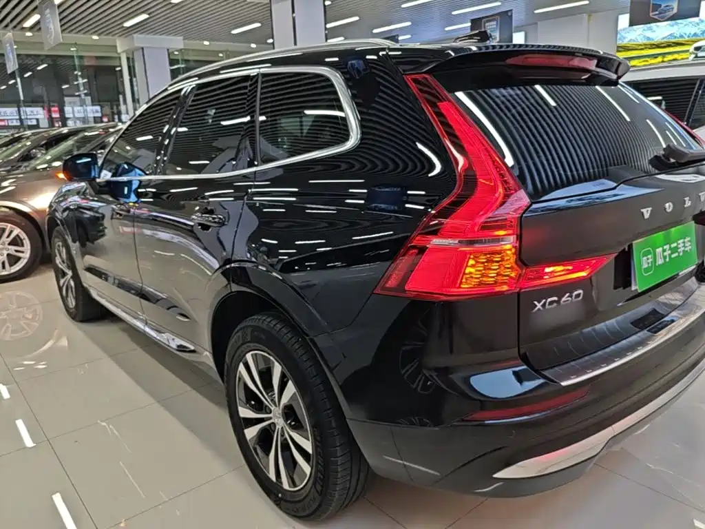 Volvo XC60 — фото 5