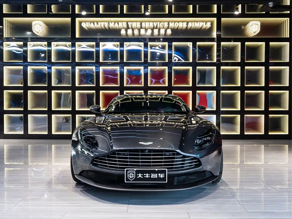 Aston Martin DB11 — фото 2