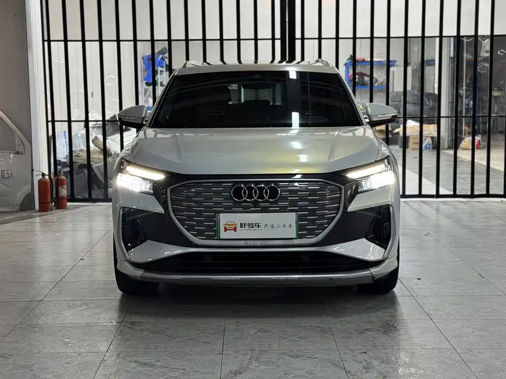 Audi Q4 e-tron — фото 2