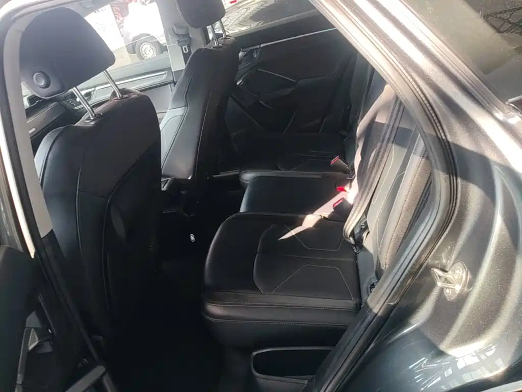 Audi Q3 Sportback — фото 17