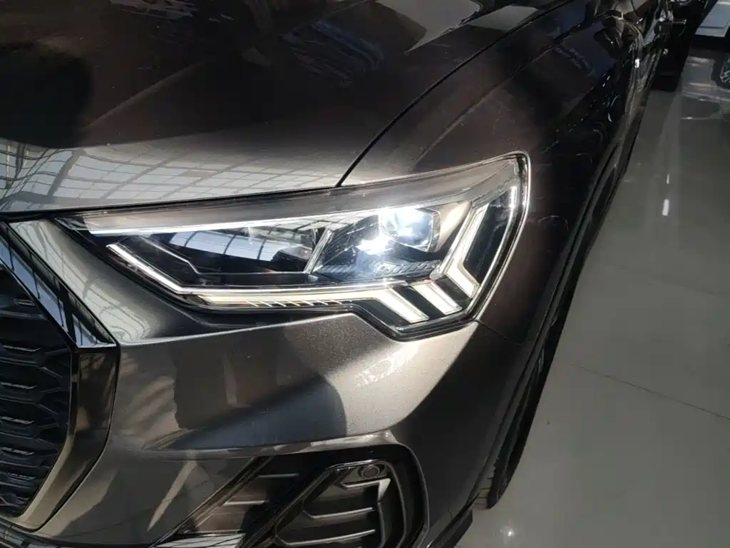 Audi Q3 Sportback — фото 24