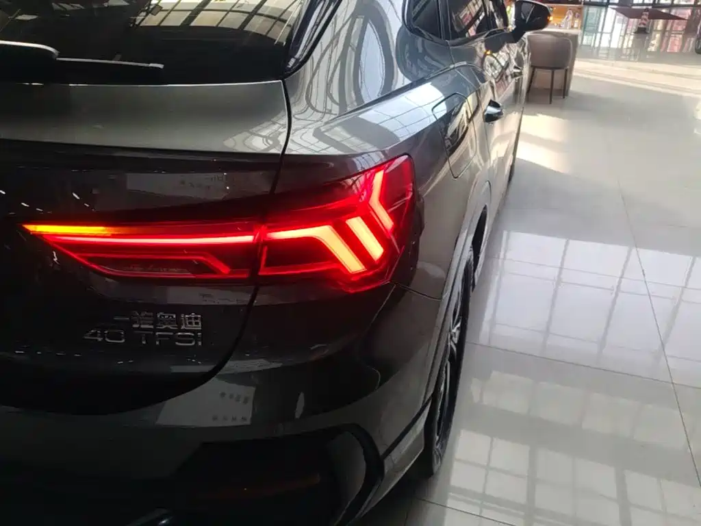 Audi Q3 Sportback — фото 8
