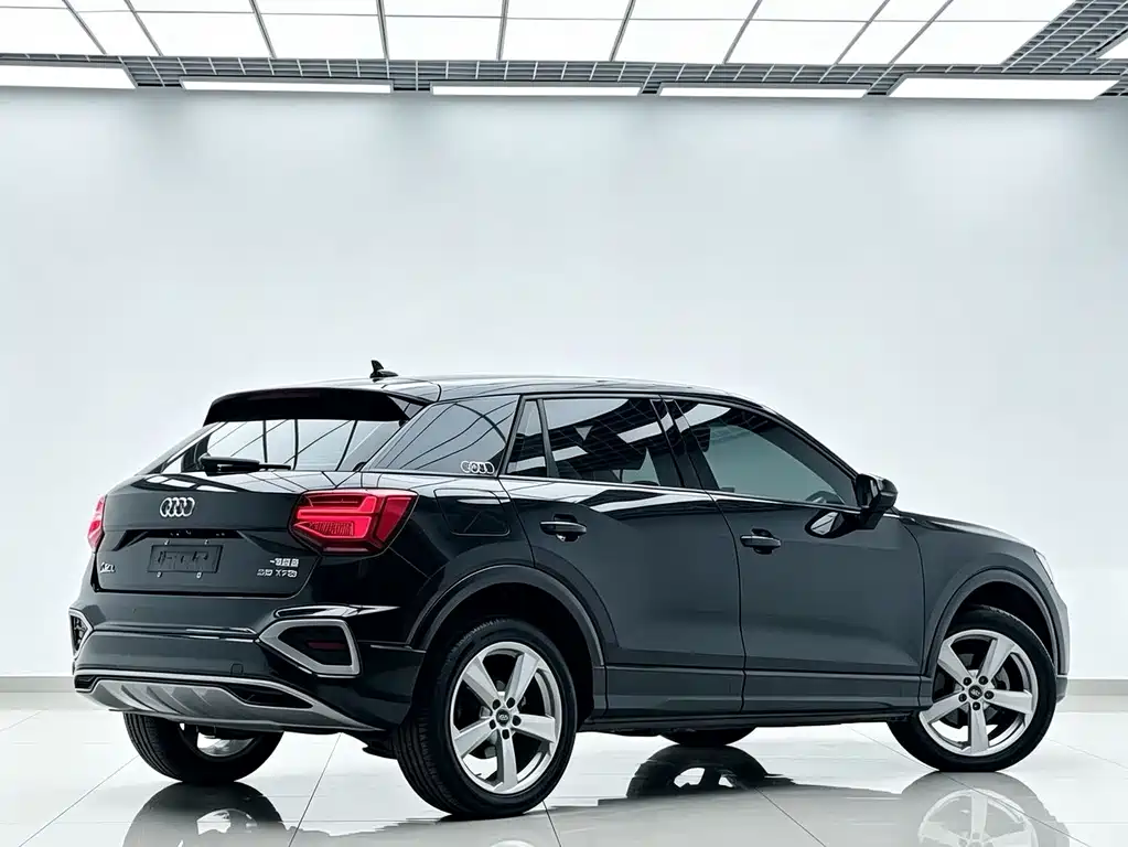 Audi Q2L — фото 5