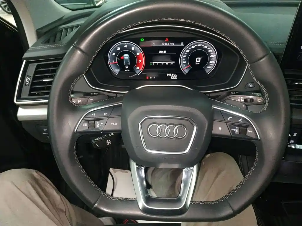 Audi Q5L — фото 11