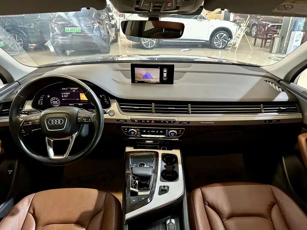 Audi Q7 — фото 19