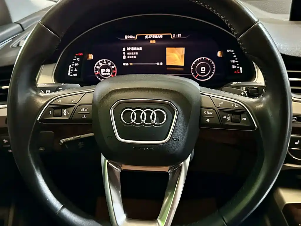 Audi Q7 — фото 20