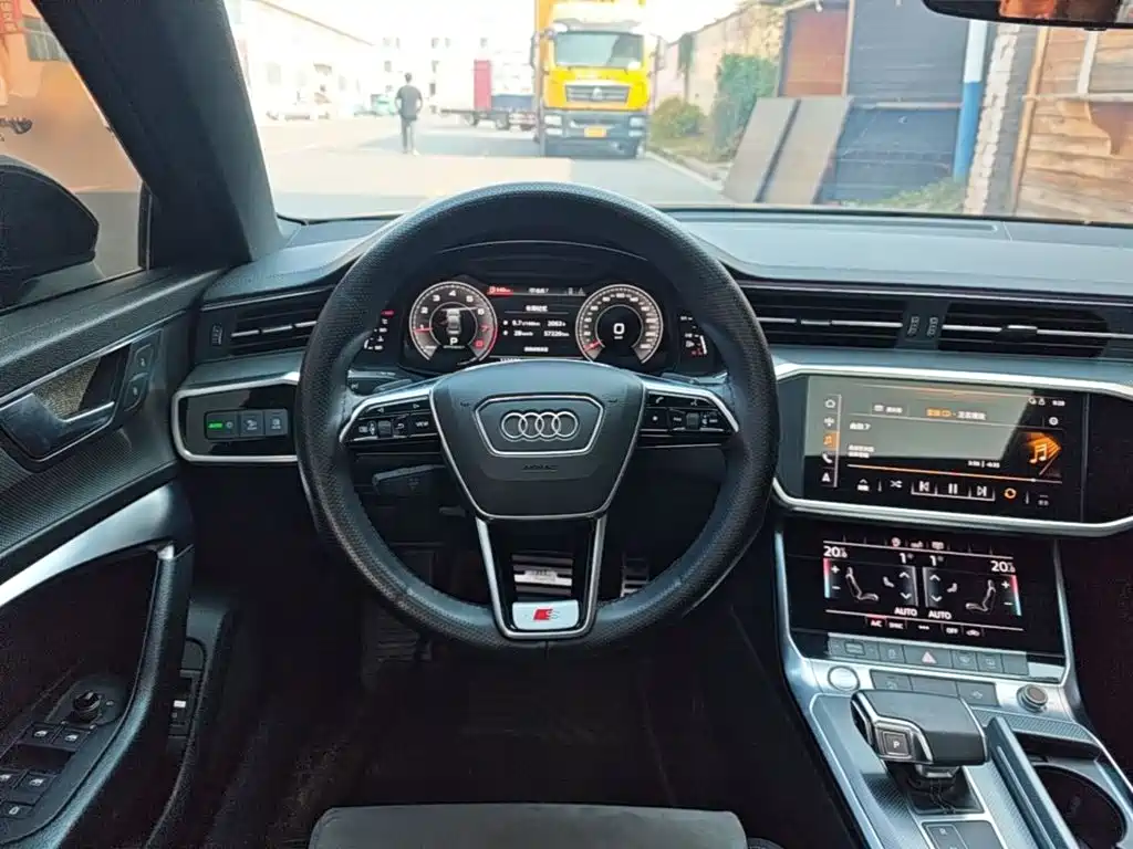Audi A6L — фото 11