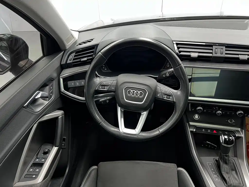 Audi Q3 — фото 10