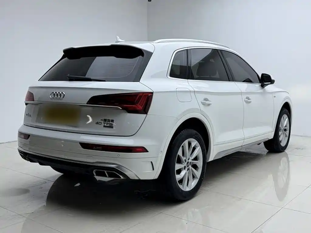 Audi Q5L — фото 10