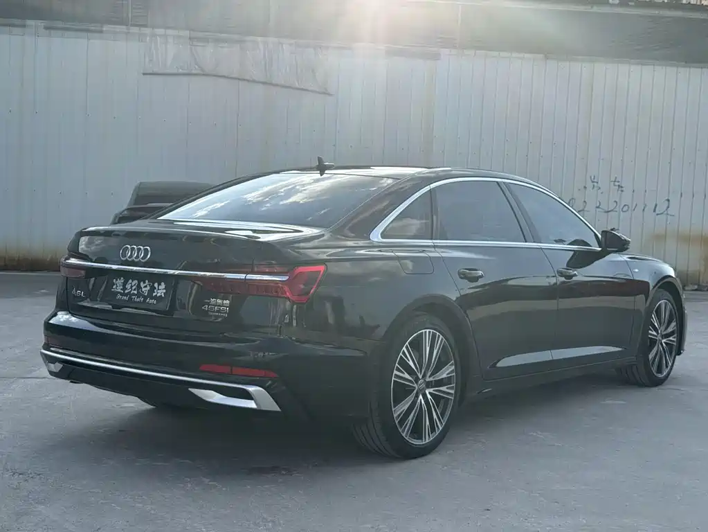 Audi A6L — фото 5