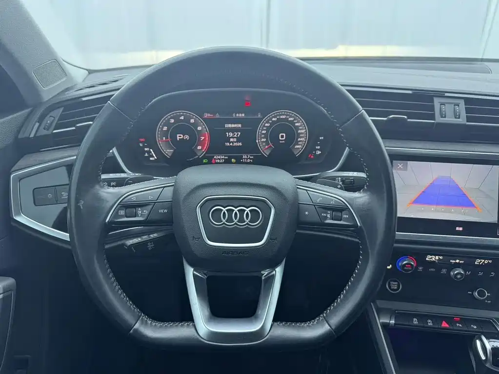 Audi Q3 — фото 10