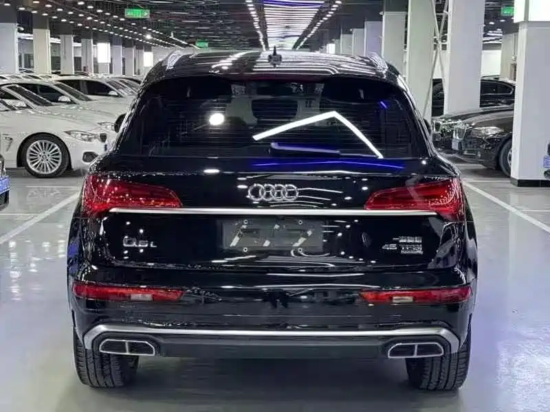 Audi Q5L — фото 9
