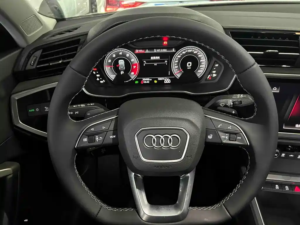 Audi Q3 — фото 8