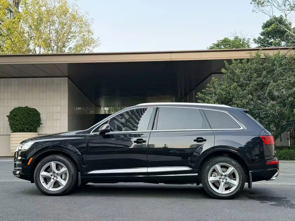 Audi Q7 — фото 6