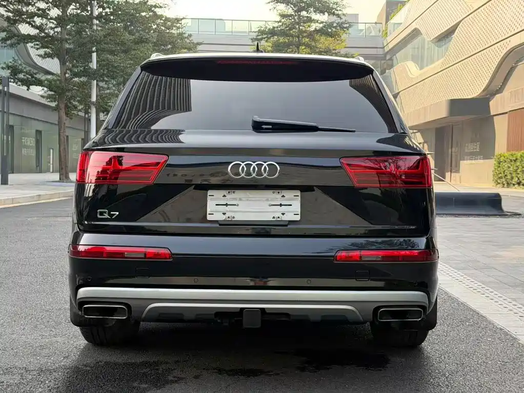 Audi Q7 — фото 7