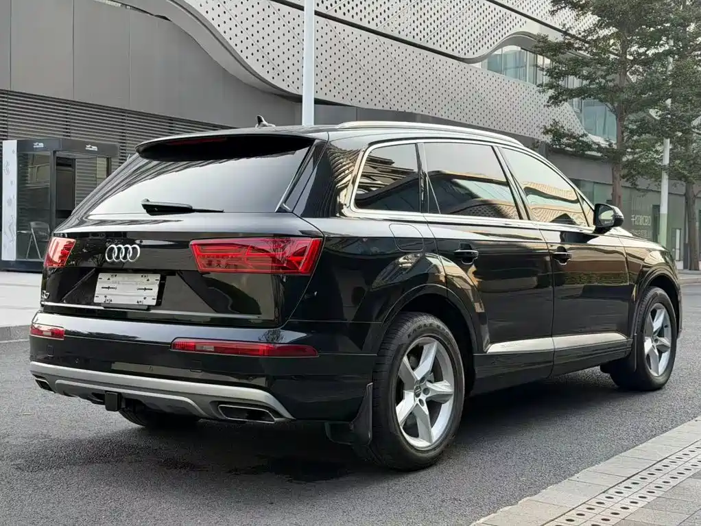 Audi Q7 — фото 8