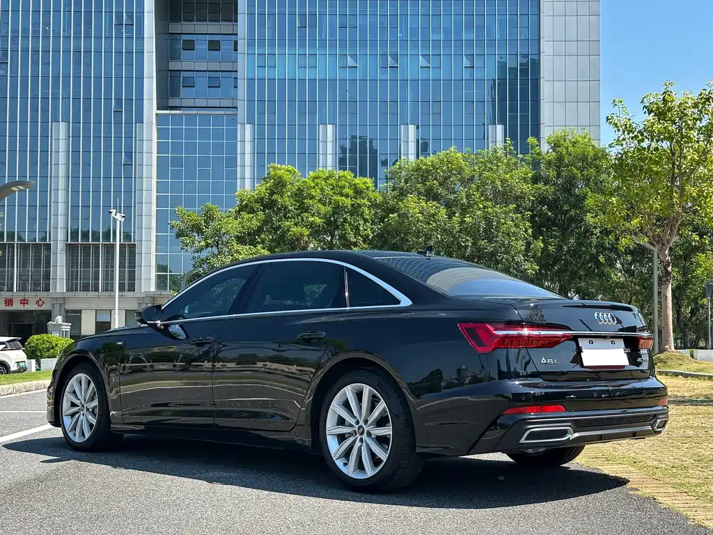 Audi A6L — фото 11