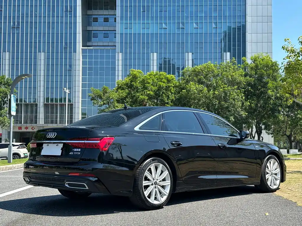 Audi A6L — фото 13