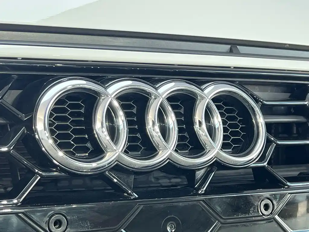 Audi A4L — фото 5