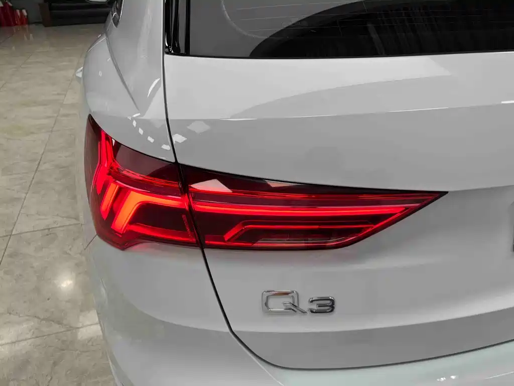 Audi Q3 — фото 24