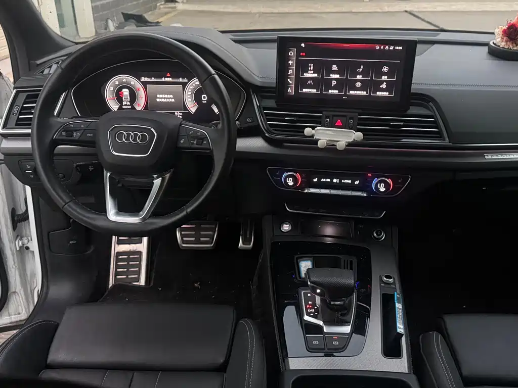 Audi Q5L — фото 10