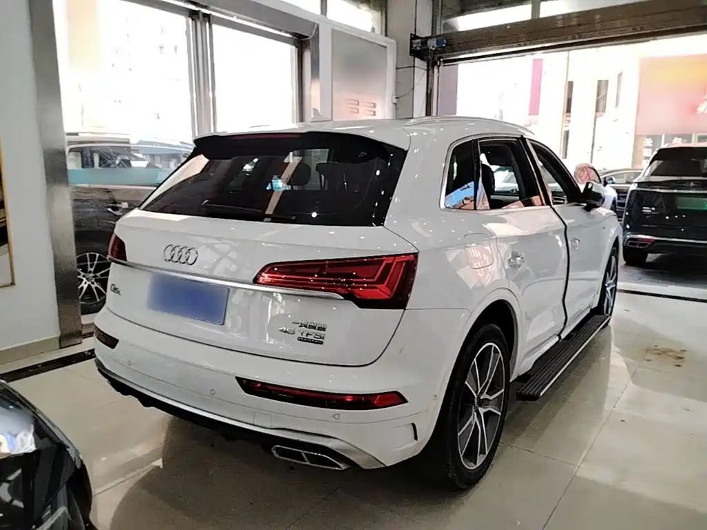Audi Q5L — фото 7