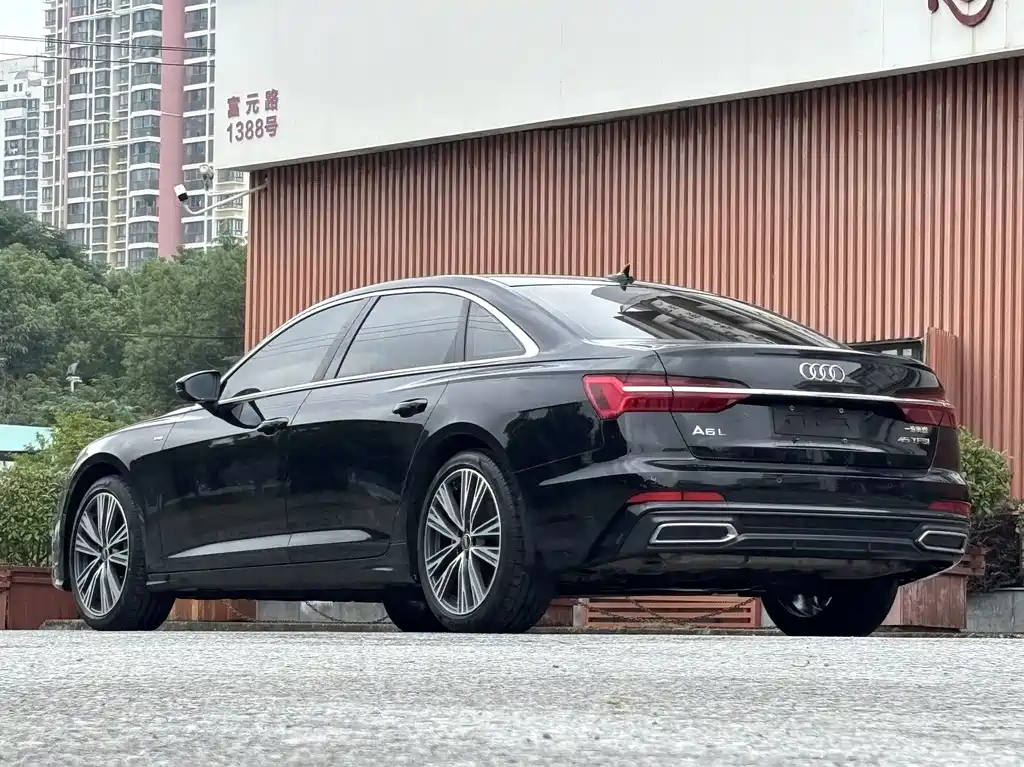 Audi A6L — фото 2