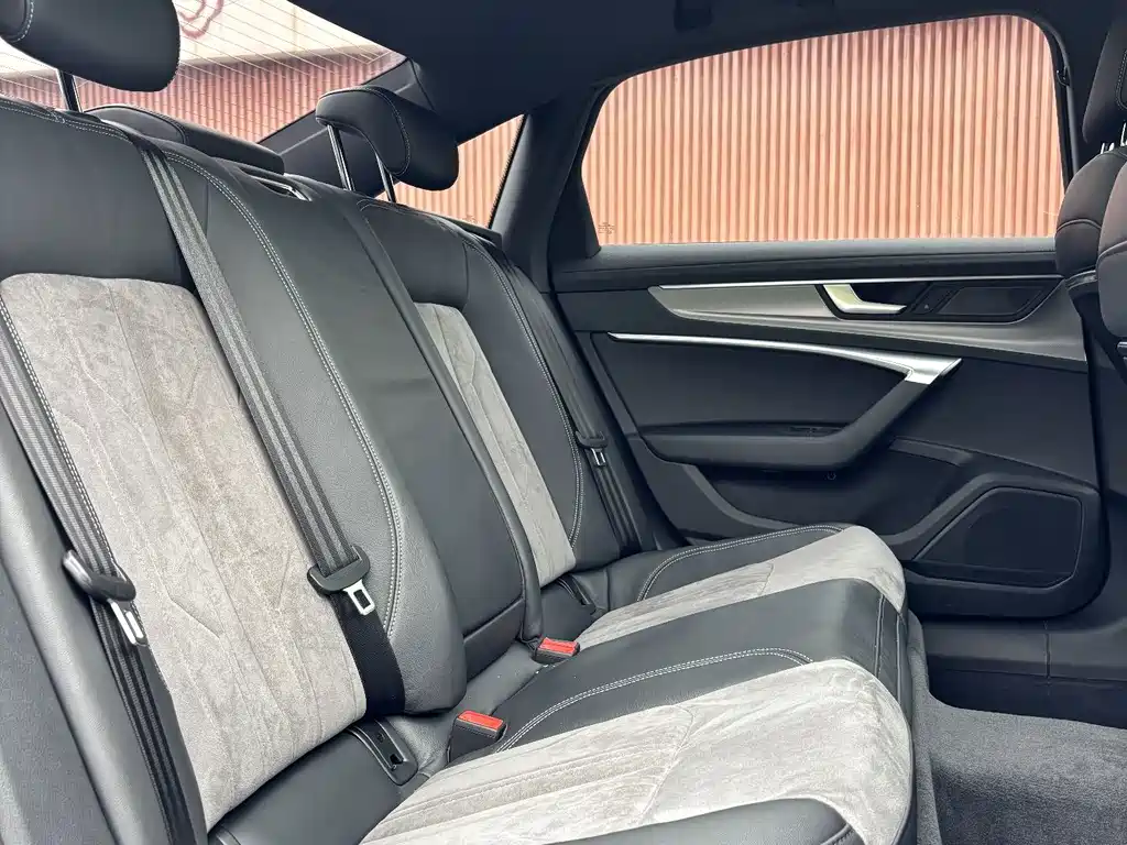 Audi A6L — фото 14