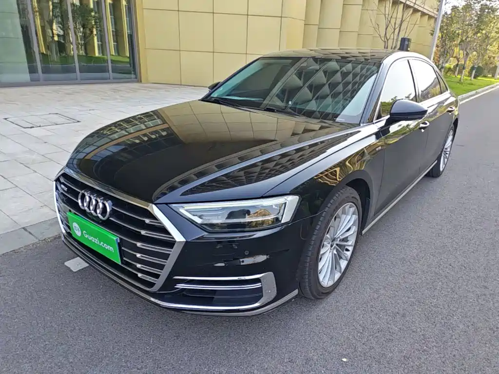 Audi A8 — фото 2
