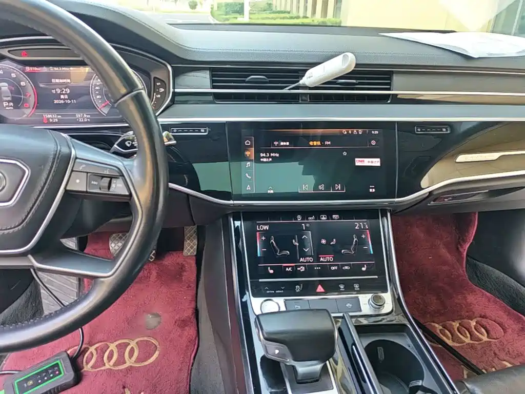 Audi A8 — фото 13