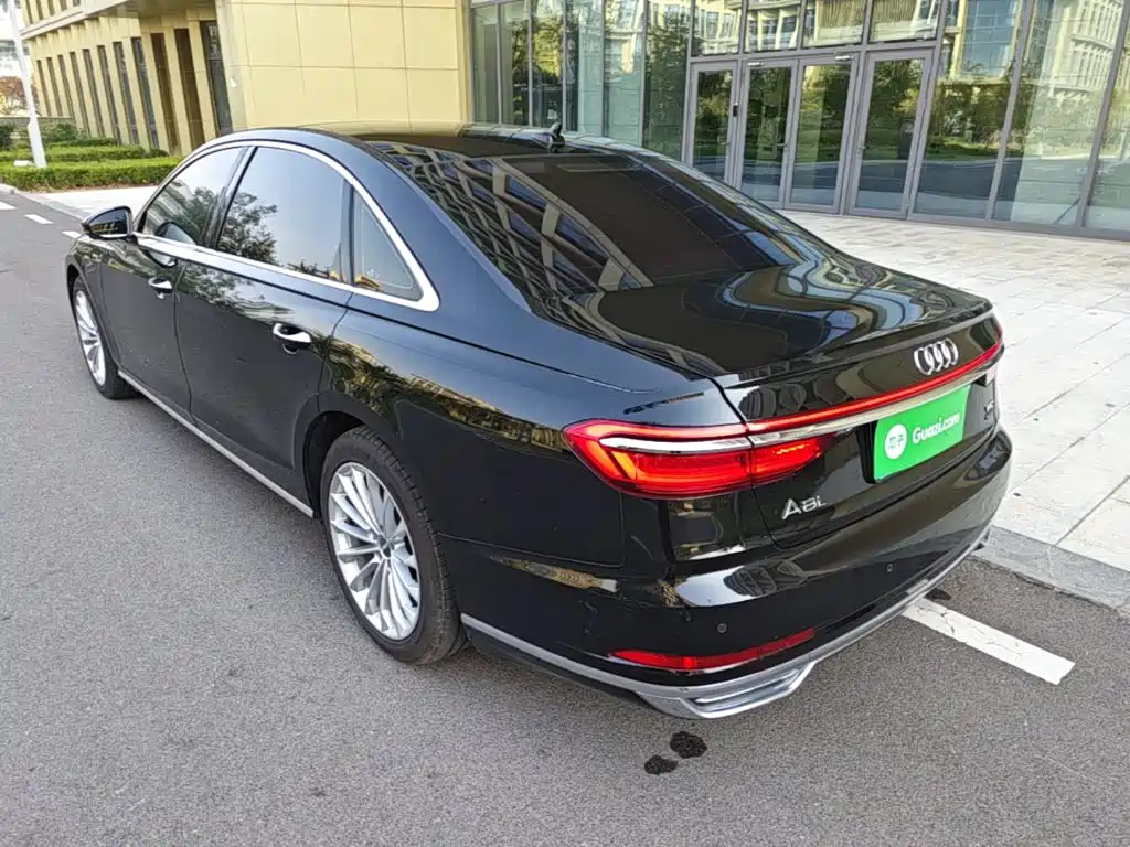 Audi A8 — фото 5