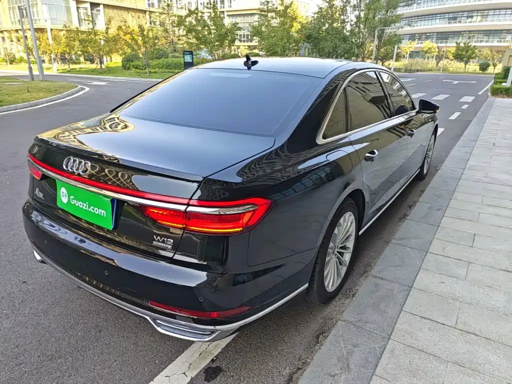 Audi A8 — фото 7