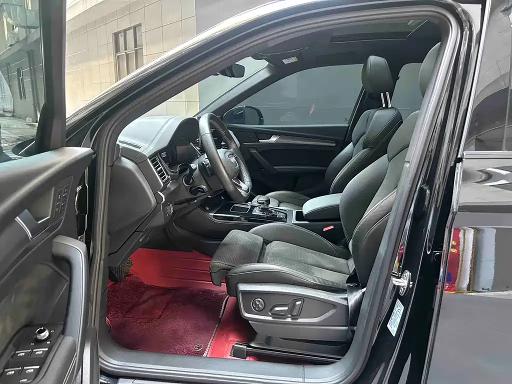 Audi Q5L Sportback — фото 11