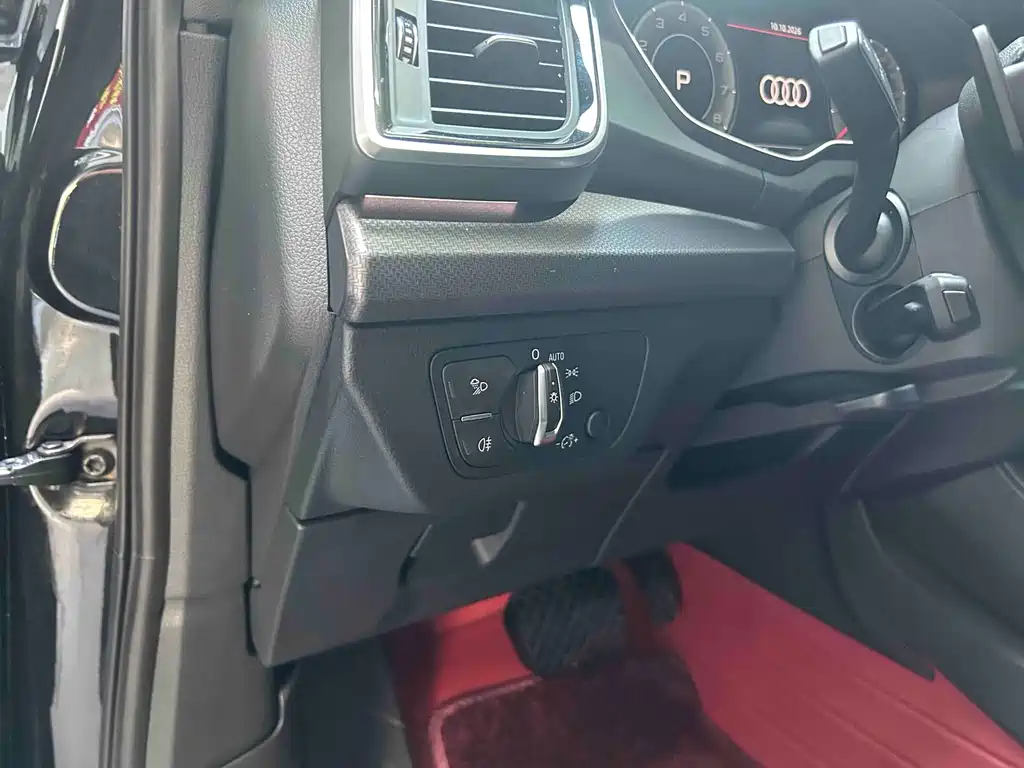 Audi Q5L Sportback — фото 13