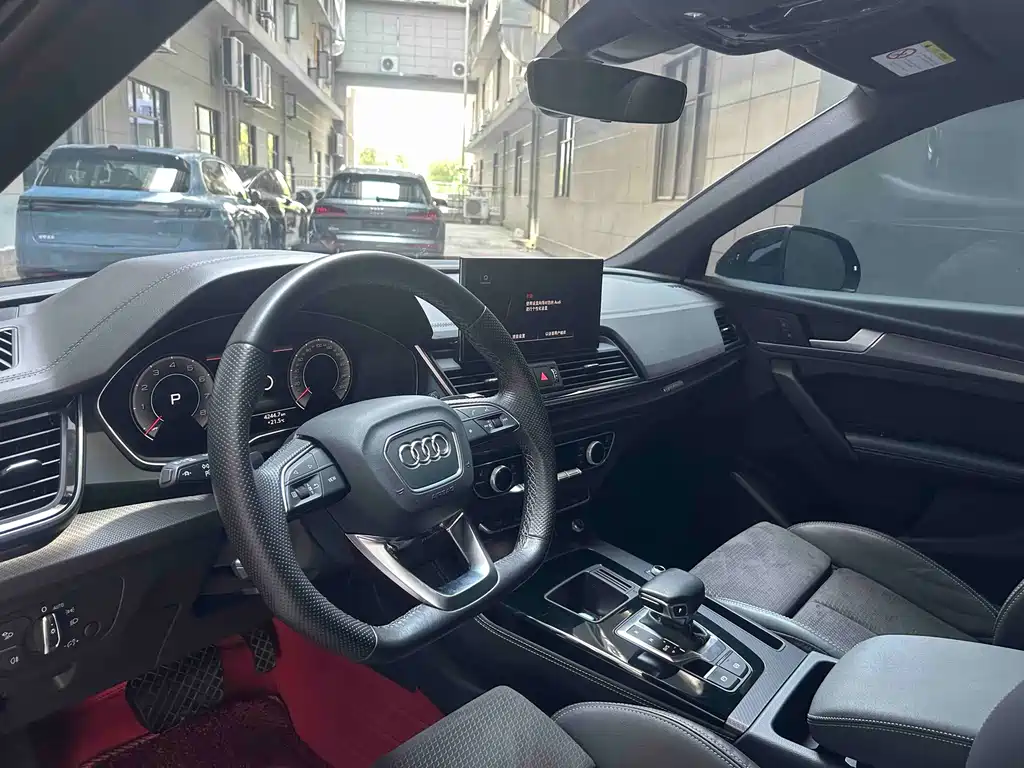 Audi Q5L Sportback — фото 14