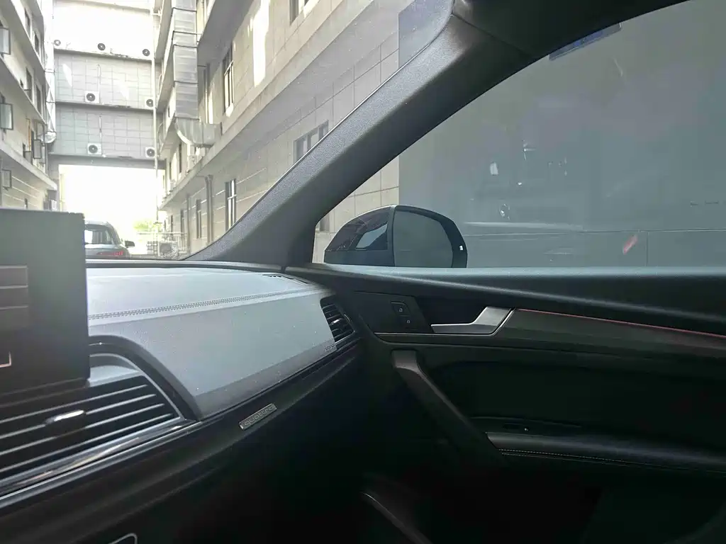 Audi Q5L Sportback — фото 15