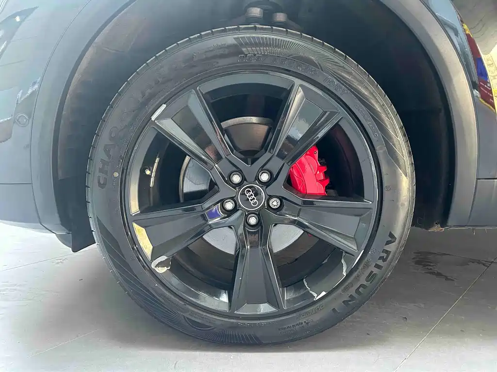 Audi Q5L Sportback — фото 3