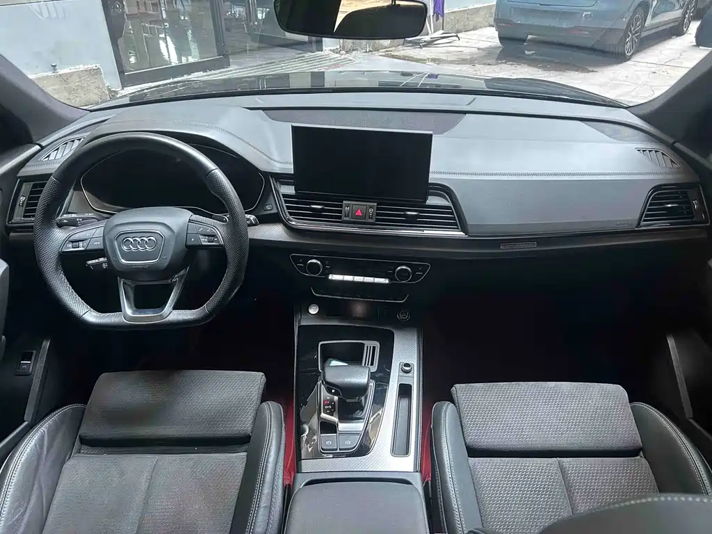 Audi Q5L Sportback — фото 6
