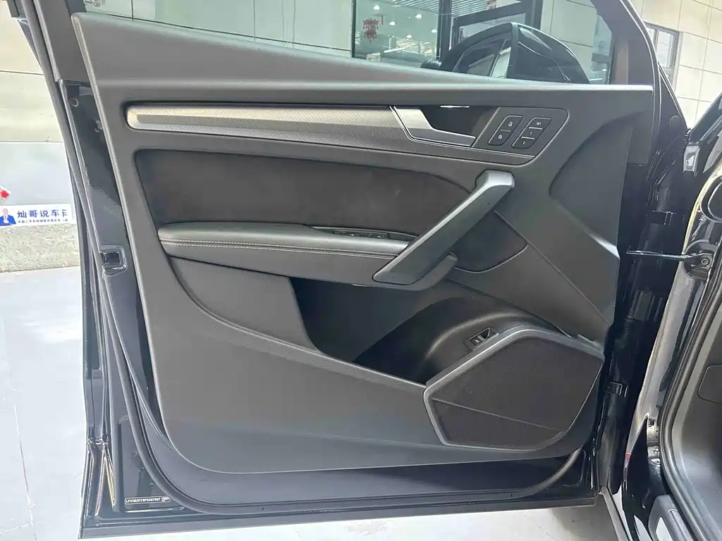 Audi Q5L Sportback — фото 10