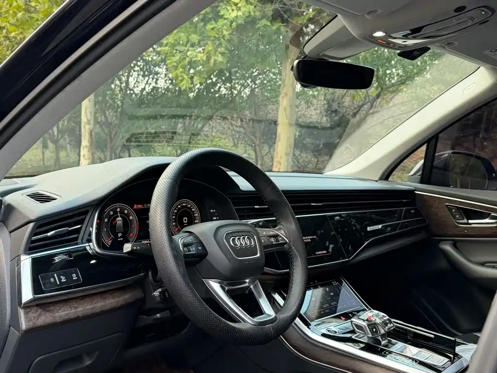 Audi Q7 — фото 6