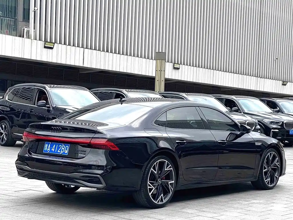 Audi A7L — фото 8