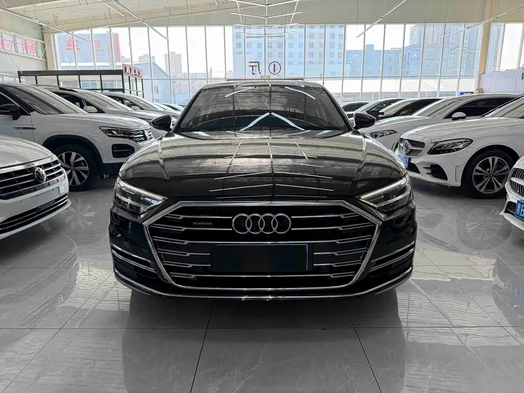 Audi A8 — фото 2