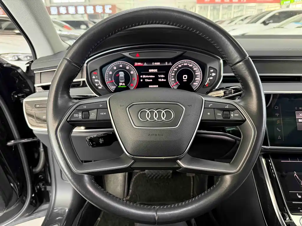 Audi A8 — фото 11