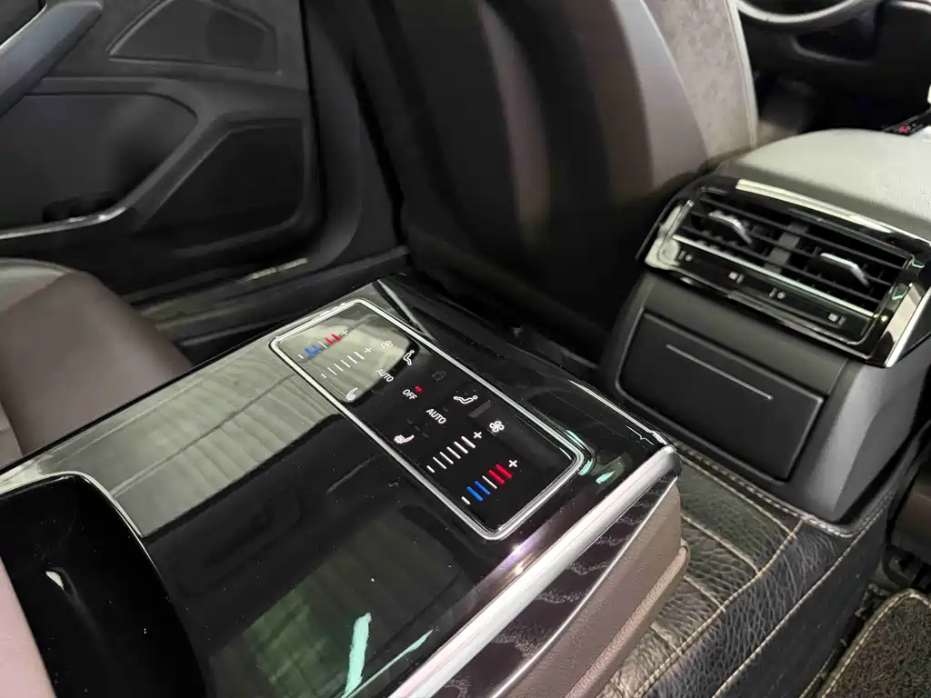 Audi A8 — фото 17