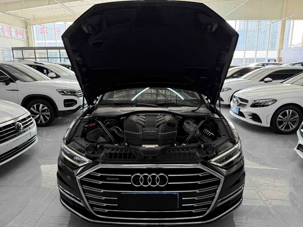 Audi A8 — фото 21
