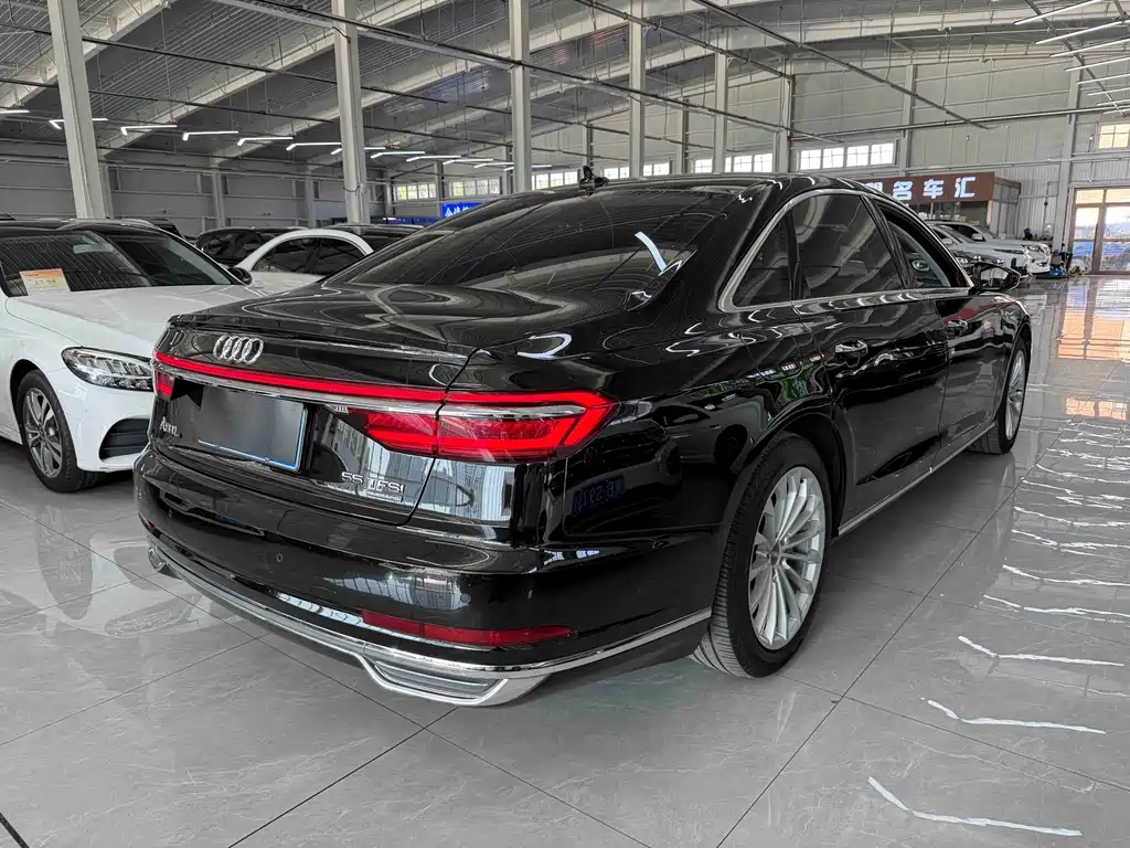 Audi A8 — фото 4